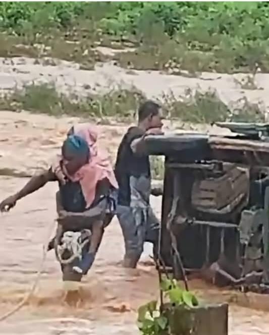 Schoolchildren rescued from flooded bus in Awka Anambra